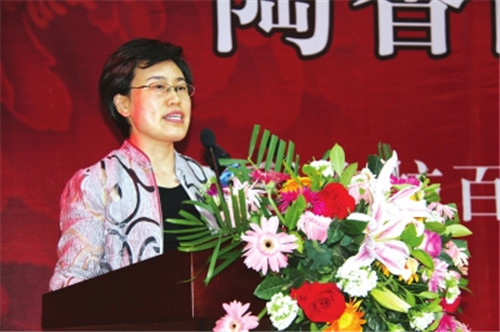 洛陽市委常委、組織部部長(zhǎng),洛陽市關(guān)心下一代工作委員會(huì)主任陳向平致辭 洛陽市委常委、組織部部長(zhǎng),洛陽市關(guān)心下一代工作委員會(huì)主任陳向平致辭