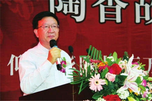 河南省酒業(yè)協(xié)會(huì)副會(huì)長(zhǎng)兼秘書長(zhǎng)蔣輝致辭 河南省酒業(yè)協(xié)會(huì)副會(huì)長(zhǎng)兼秘書長(zhǎng)蔣輝致辭