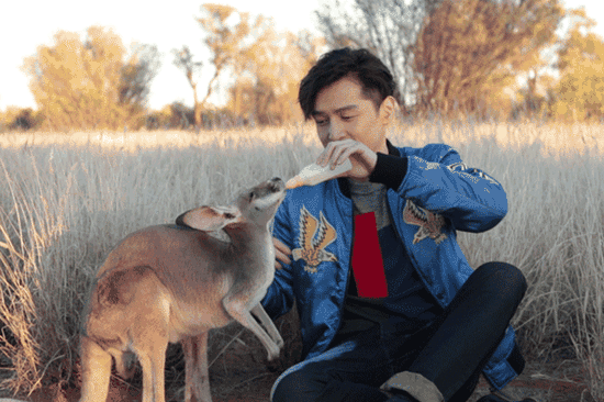 乖哦，慢慢吃~