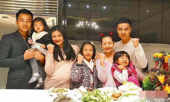 大S孕后久違現(xiàn)身，與小S一家齊聚