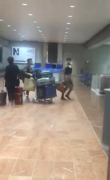 井柏然倪妮同航班同機(jī)口現(xiàn)身法國尼斯機(jī)場(chǎng)