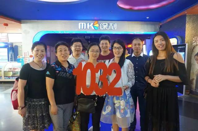 認識的不認識的，拍張合照就是朋友啦