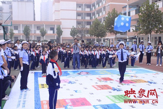 “文明出行 藍(lán)色關(guān)愛”愛的飛行棋發(fā)放活動啟動