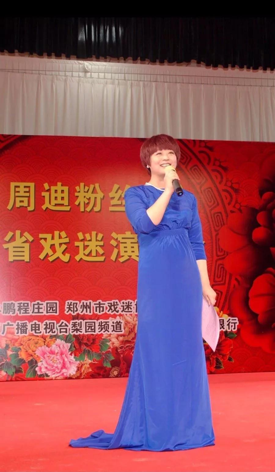 主持人周迪 主持人周迪