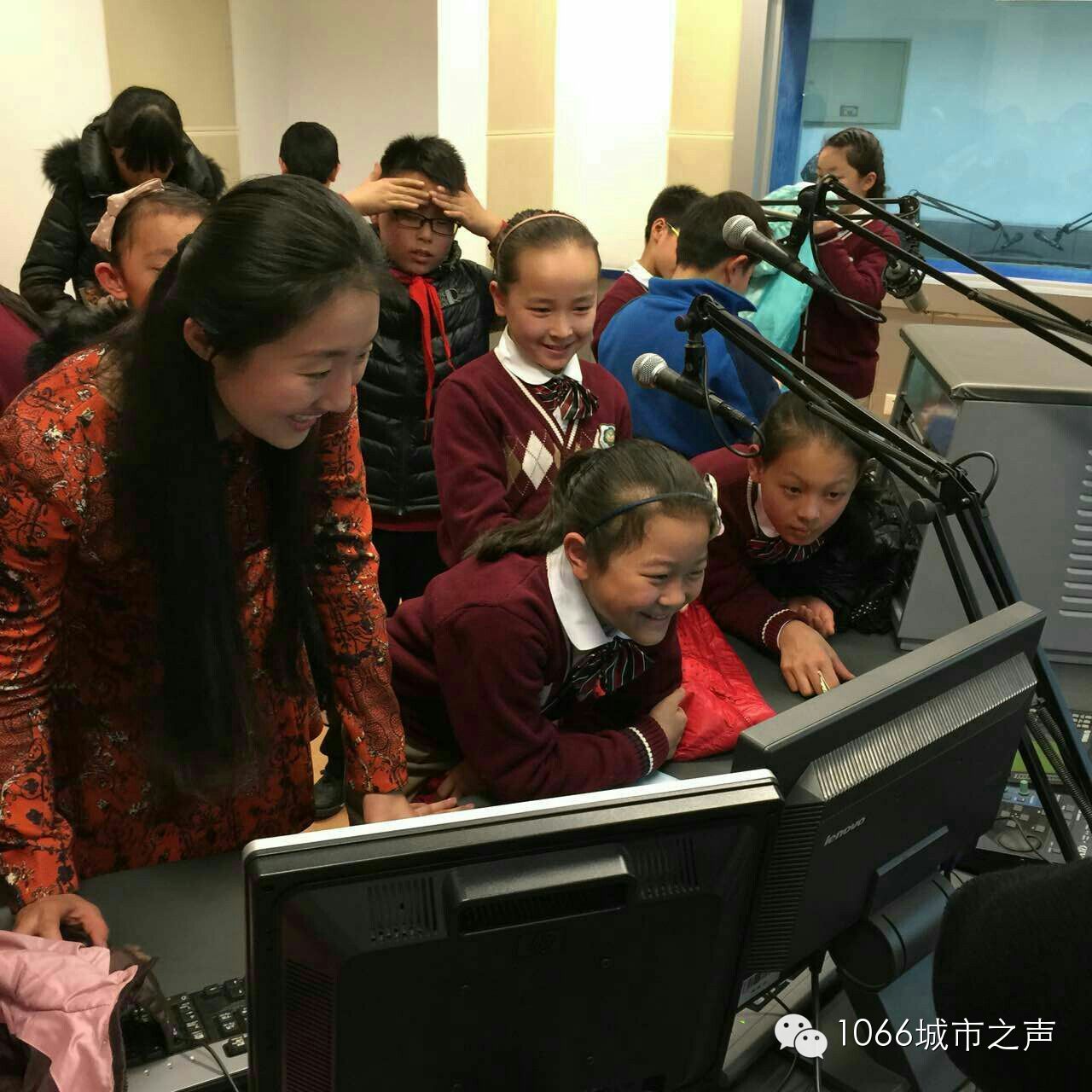 “好激動(dòng)，好激動(dòng)”！天天上學(xué)、放學(xué)都從廣播大廈經(jīng)過(guò)，今天終于進(jìn)來(lái)了！