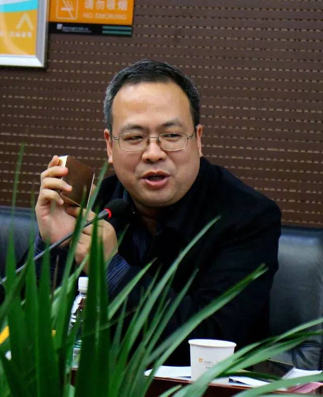 看看上面這位，就是我們1066最紅的男人——付總。