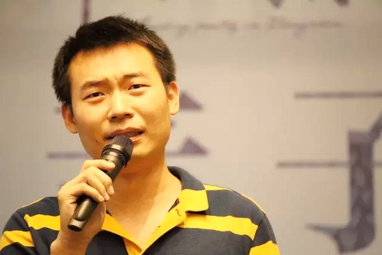 他，是一名消防員，同時也是聲音的愛好者。