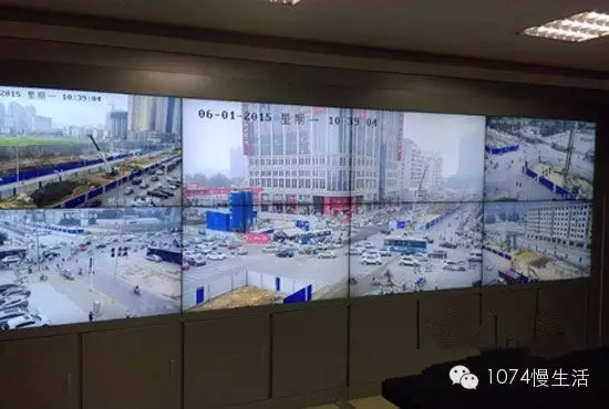 通過監(jiān)控人員操控“電子眼”調(diào)整焦距,可以看到整個(gè)工地全景 通過監(jiān)控人員操控“電子眼”調(diào)整焦距,可以看到整個(gè)工地全景