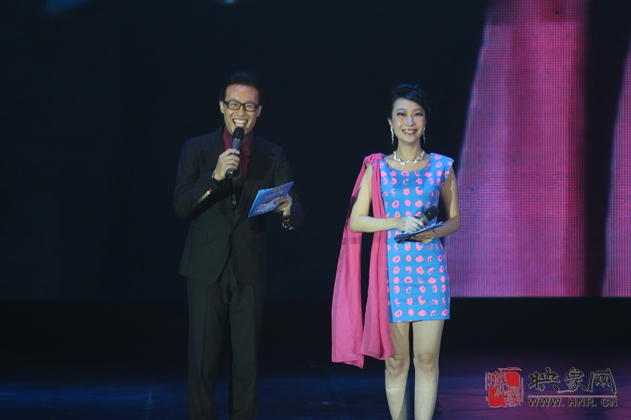 現(xiàn)場主持人雨晨、小糖