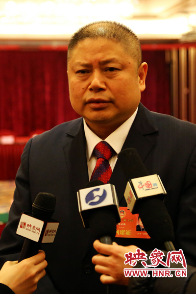 全國政協(xié)委員，河南弘昌集團、信陽毛尖集團董事長陳世強