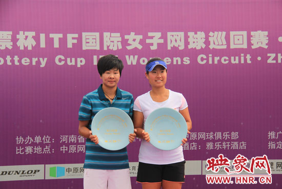 詹謹(jǐn)瑋梁辰的“海峽組合”以兩個6-3奪得鄭州站雙打冠軍