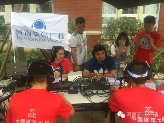 直播間被圍觀群眾包圍啦，是不是沒有看過我們的直播？