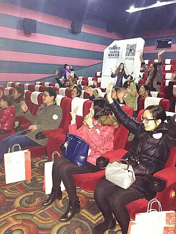 來到活動(dòng)現(xiàn)場的每一位觀眾都十分熱情哦！