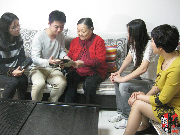 央視戲曲頻道、河南電臺(tái)戲曲廣播記者聯(lián)合采訪馬金鳳