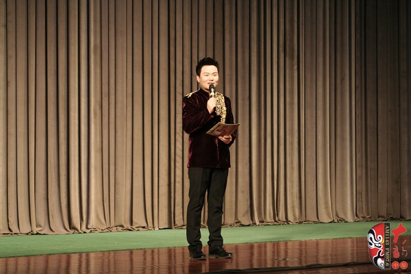 主持人：著名戲曲節(jié)目主持人、河南電臺(tái)戲曲廣播“當(dāng)家小生”月陽(yáng)