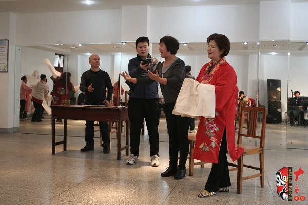 著名戲曲節(jié)目主持人、河南電臺(tái)戲曲廣播當(dāng)家小生月陽(yáng)錄制現(xiàn)場(chǎng)花絮