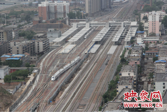 本次運(yùn)行試驗(yàn)由2列CRH2A型動(dòng)車(chē)組擔(dān)當(dāng)，計(jì)劃試驗(yàn)速度為每小時(shí)200公里。