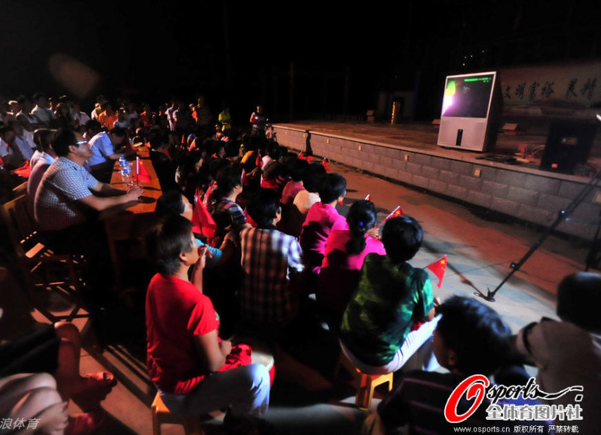 周璐璐鄉(xiāng)人祖國(guó)助威