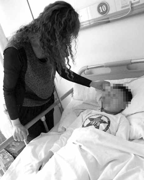 語(yǔ)文老師突然變身“武打教練” 男生被打半小時(shí) 語(yǔ)文老師突然變身“武打教練” 男生被打半小時(shí)