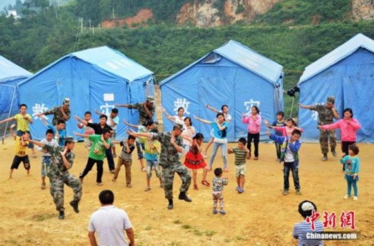 云南魯?shù)檎饏^(qū)上演“最美小蘋(píng)果” 云南魯?shù)檎饏^(qū)上演“最美小蘋(píng)果”