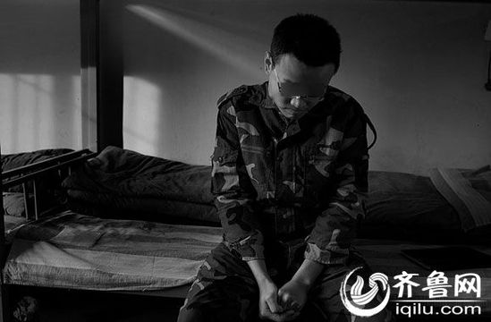 　因癡迷于賭博，研究生方光被學(xué)校開除。方光在濟(jì)南一戒網(wǎng)學(xué)校接受教育