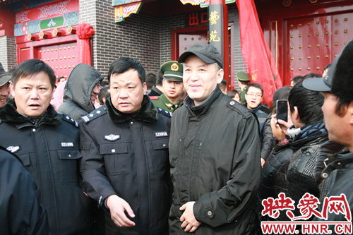 郭達現(xiàn)身馬街書會現(xiàn)場。