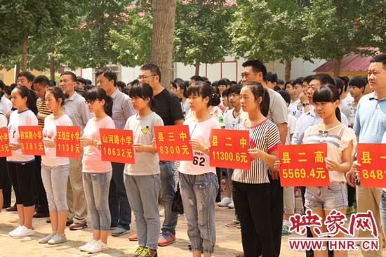 經(jīng)過一周的廣泛宣傳動(dòng)員，全縣教育系統(tǒng)共捐款174113元。