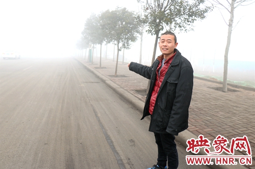 貨車突起火 80后清潔車司機(jī)路遇舉水槍急救援 貨車突起火 80后清潔車司機(jī)路遇舉水槍急救援