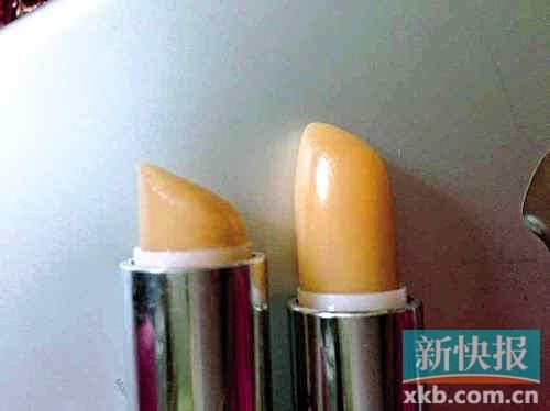 ■蘇小姐將其在專柜和聚美優(yōu)品購買的伊麗莎白雅頓唇膏對比，產(chǎn)品包裝和唇膏顏色明顯不同。