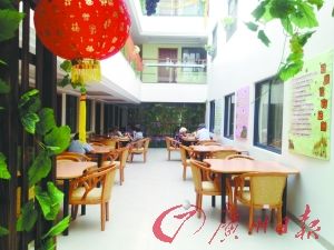 某酒店式養(yǎng)老院的開(kāi)放餐廳。羅樺琳/圖