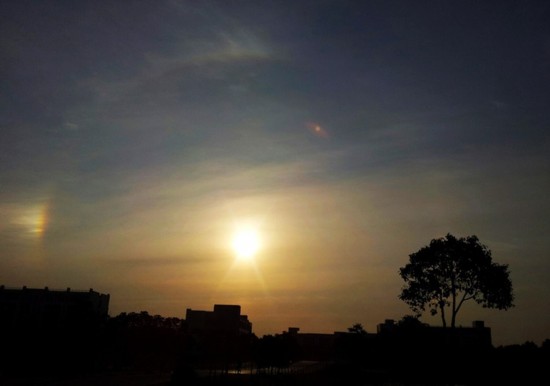 上海現(xiàn)“3個(gè)太陽(yáng)”