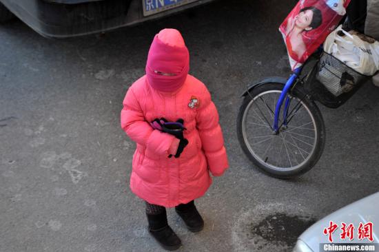 　12月23日，京城迎來(lái)今年入冬以來(lái)最冷的時(shí)刻。受今年以來(lái)最強(qiáng)冷空氣影響，京城迎來(lái)入冬以來(lái)幅度最大的