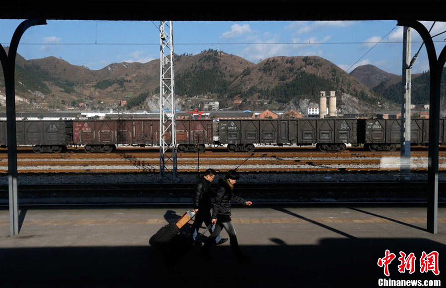 春運(yùn)回程列車僅5名乘客 春運(yùn)回程列車僅5名乘客