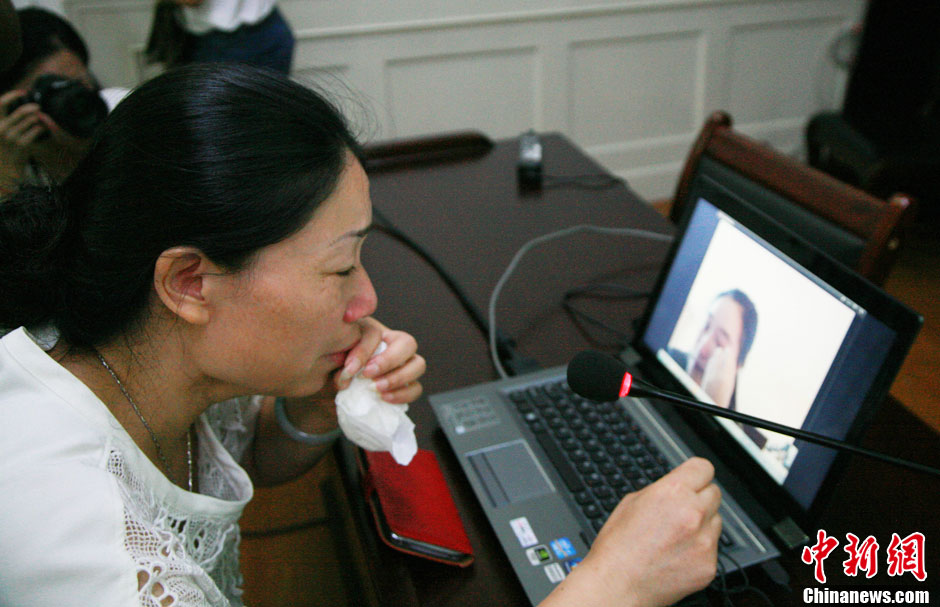 浙江江山韓亞空難親歷學(xué)生與國內(nèi)家長進(jìn)行視頻對(duì)話 中新社發(fā) 李晨韻/攝