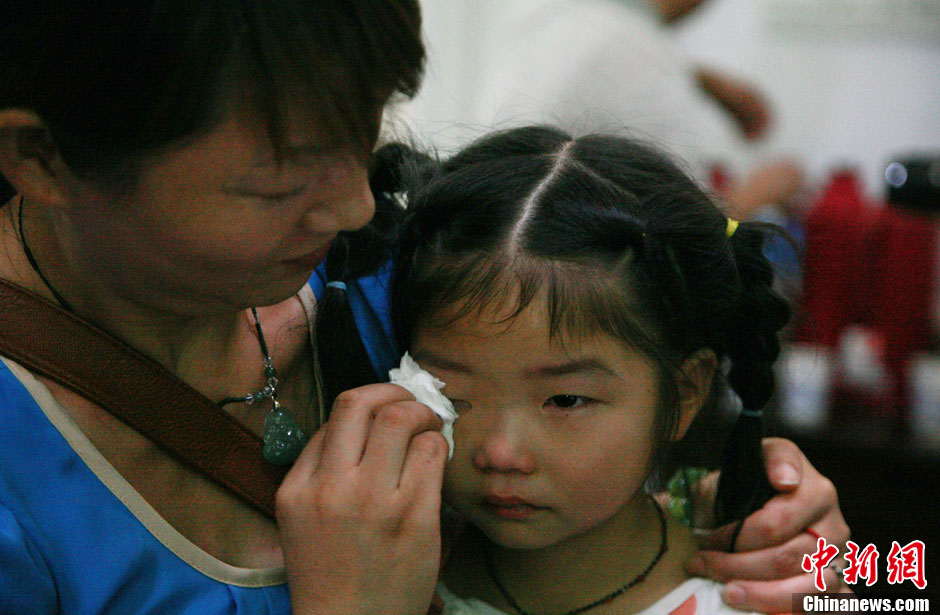 浙江江山韓亞空難親歷學(xué)生與國內(nèi)家長進(jìn)行視頻對(duì)話 中新社發(fā) 李晨韻/攝