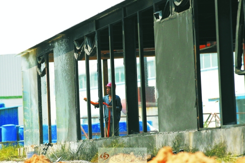 大火后的廠(chǎng)房