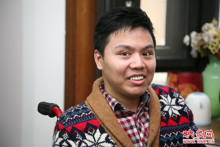 練完歌后，海龍害羞的朝著記者笑了下，說自己發(fā)揮的不好。