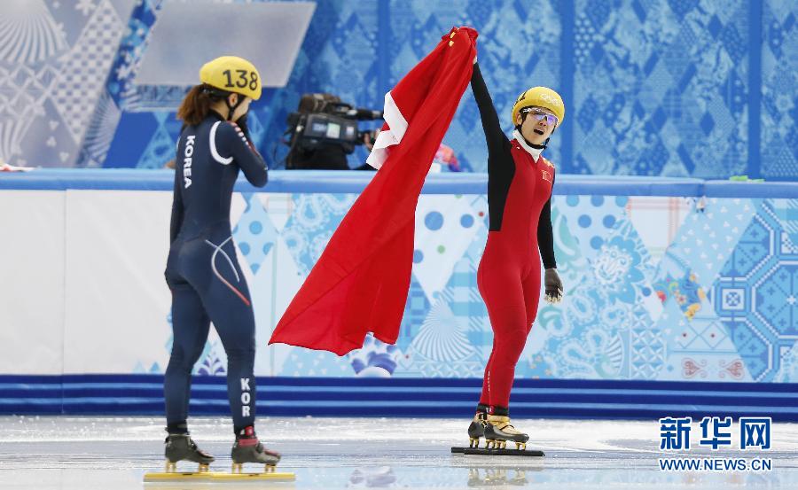 2月13日，中國選手李堅柔（右）在比賽后慶祝。