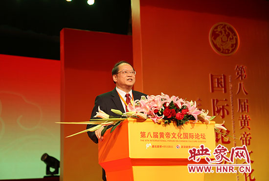 臺灣大學(xué)哲學(xué)系教授、美國耶魯大學(xué)哲學(xué)博士傅佩榮做演講