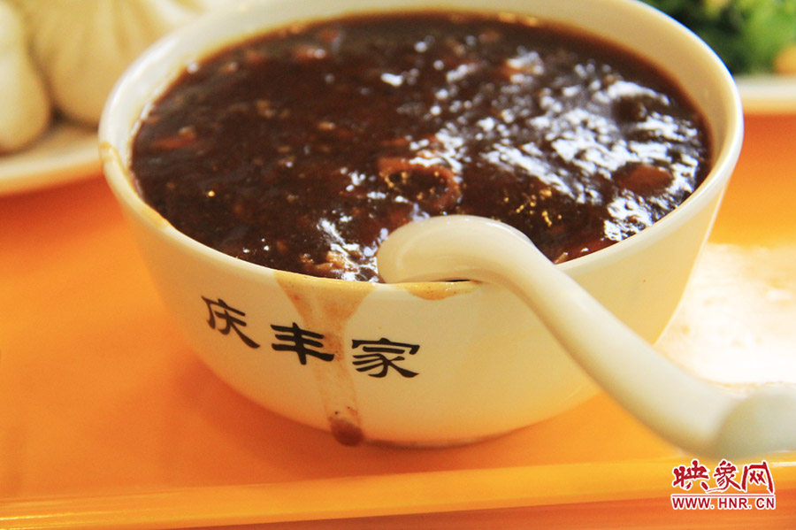 一碗炒肝,看上去也有滋有味。