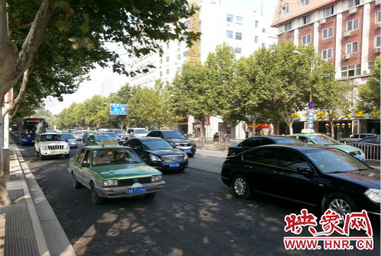 “無車日”仍有許多私家車主選擇開車上路。