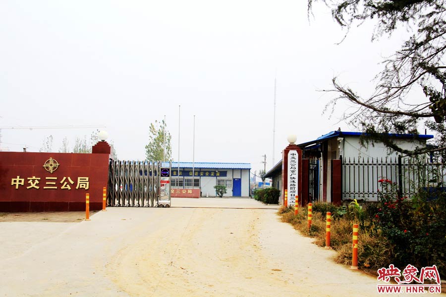 鄭州市京廣快速路南段三工區(qū)項(xiàng)目部還未撤離。