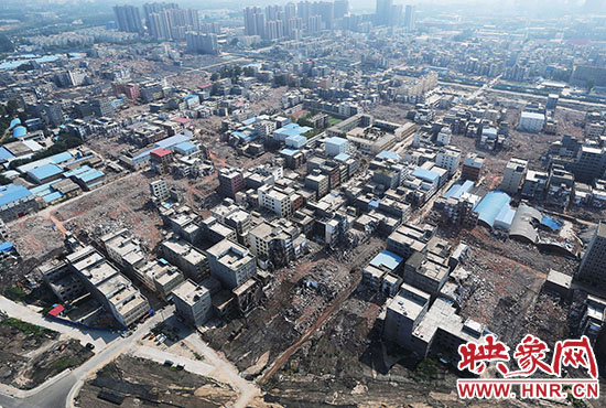震驚！航拍鄭州城中村拆遷 宛如“地震災(zāi)區(qū)”