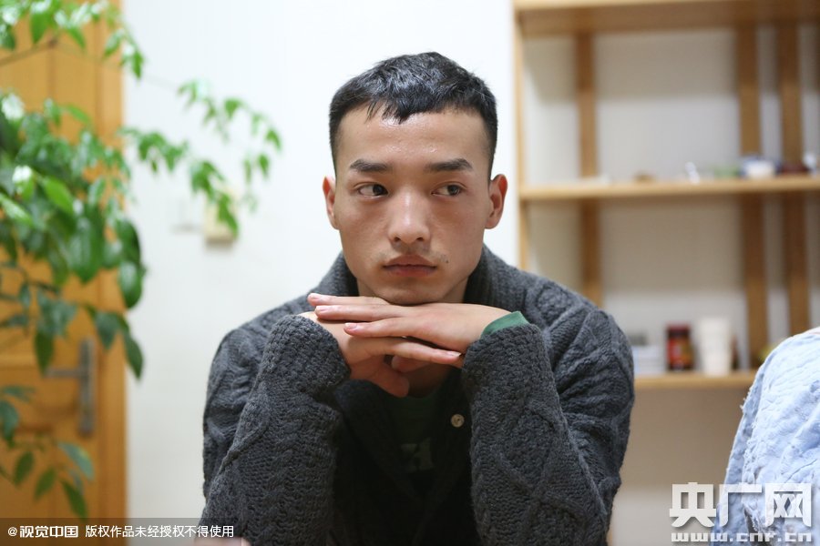 網(wǎng)絡(luò)紅人葉良辰現(xiàn)身浙江臺州，接受記者的專訪。