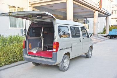 團(tuán)伙以劇毒肉丸做餌電殺900多只狗 賣(mài)給飯店 團(tuán)伙以劇毒肉丸做餌電殺900多只狗 賣(mài)給飯店