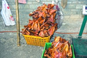 警方現(xiàn)場查獲的Y臘肉。