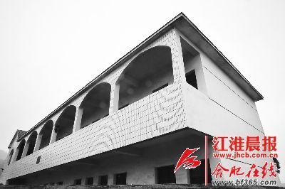 事發(fā)小學(xué)。晨報記者 高博 攝