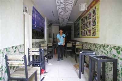 發(fā)生女童劫持事件的面館，事后現(xiàn)場(chǎng)一片狼藉。新京報(bào)記者 周崗峰 攝