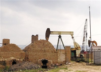 正在作業(yè)的揭蓋井，位于定邊縣紅柳溝鎮(zhèn)紅柳溝村。