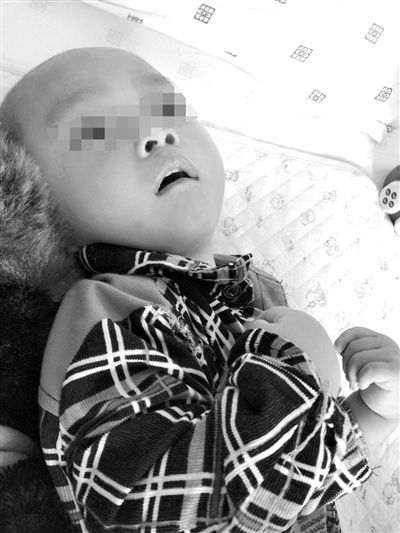 9月10日，陳揚躺在醫(yī)院的病床上，他的眼睛仍然沒有聚焦感。新京報記者 朱柳笛 攝